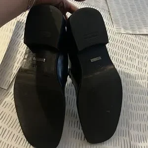 Price drop Gucci Loafers ?, preloved leather Video shows any imperfections Gucci | Shoes | Price Drop Gucci Loafers Preloved Leather  main image 4